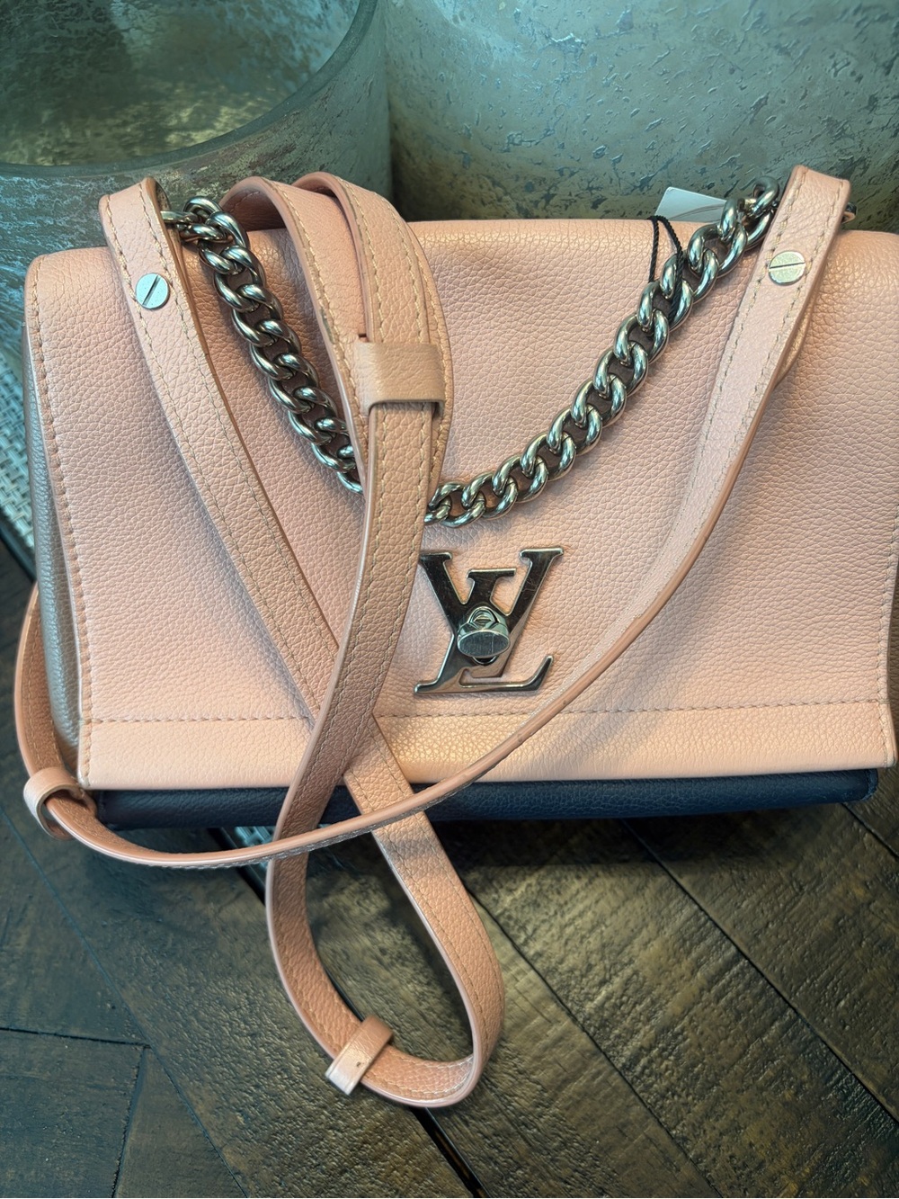 Louis Vuitton Lockme II BB bag - Picture 3 of 16